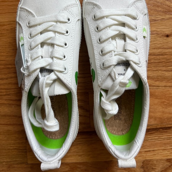 Cariuma "Peanuts"white 100% organic cotton canvas OCA Low women’s size 7.5 NWOB - Picture 2 of 10